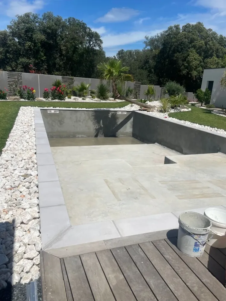 PVC armé piscine près de Lattes