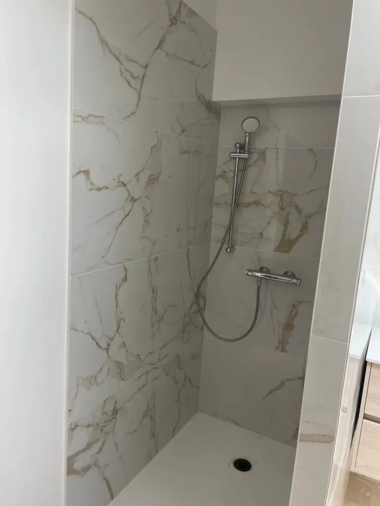 Faïence piscine près de Lattes